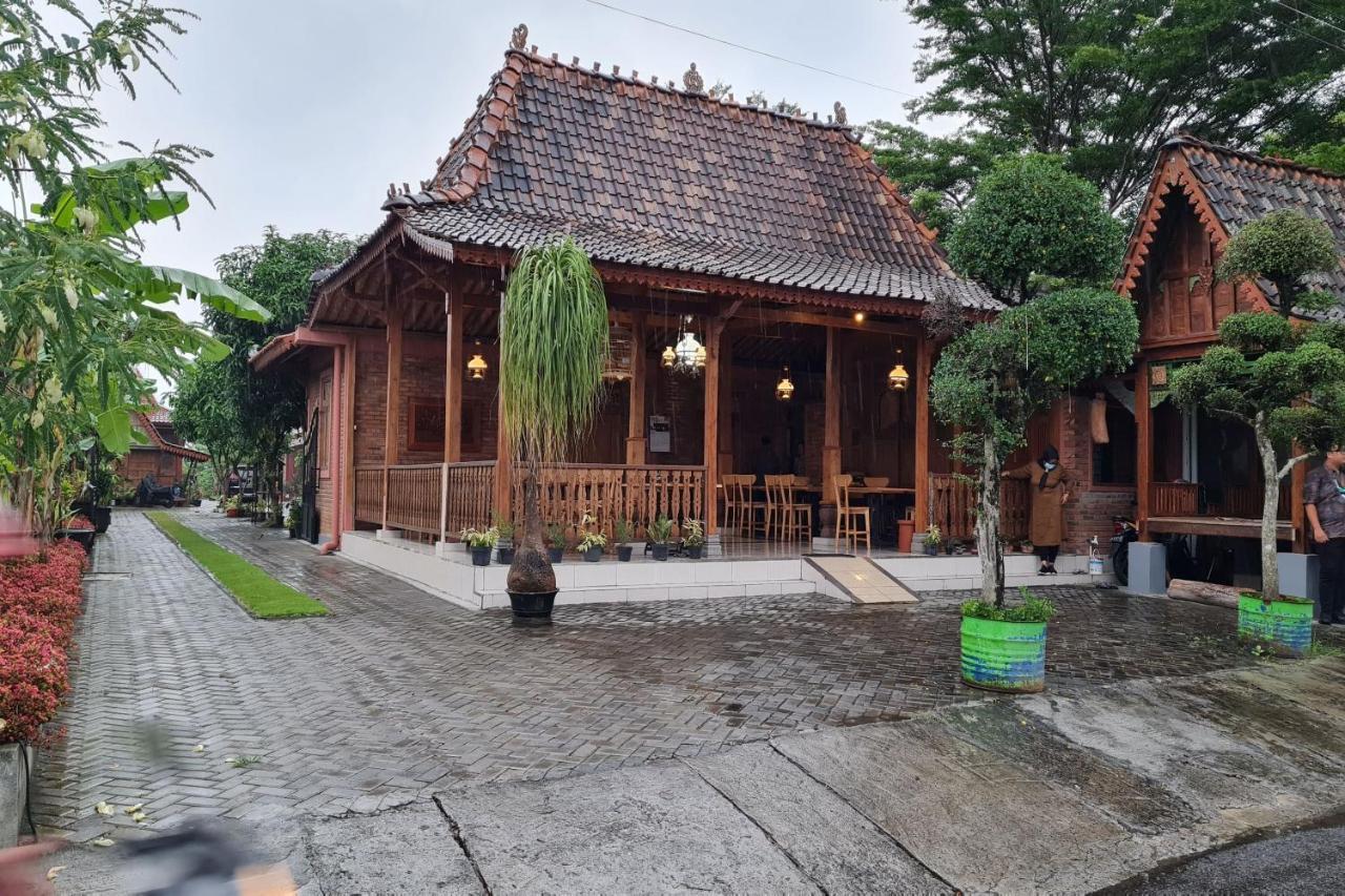 Super Oyo Collection O 90265 Cempoko Mulyo Homestay Syariah Tugu Екстериор снимка