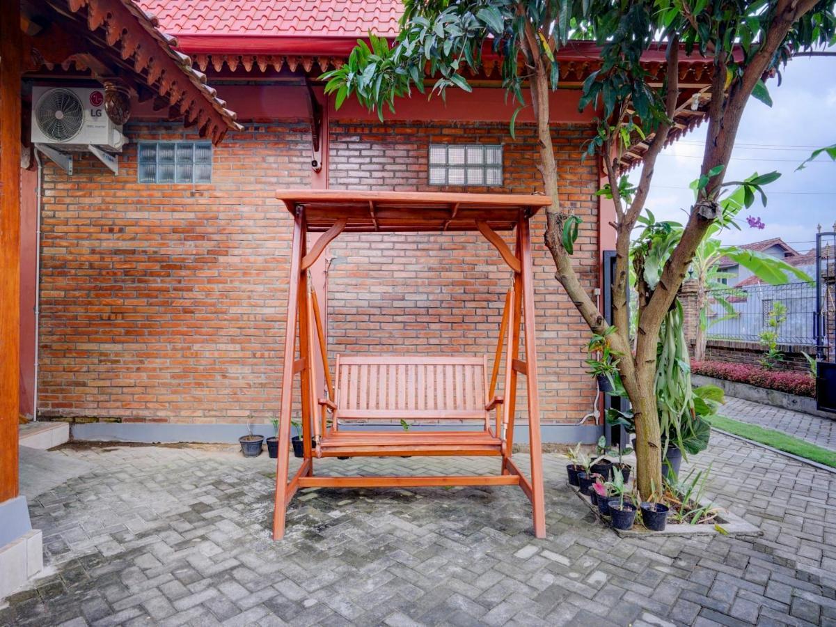 Super Oyo Collection O 90265 Cempoko Mulyo Homestay Syariah Tugu Екстериор снимка
