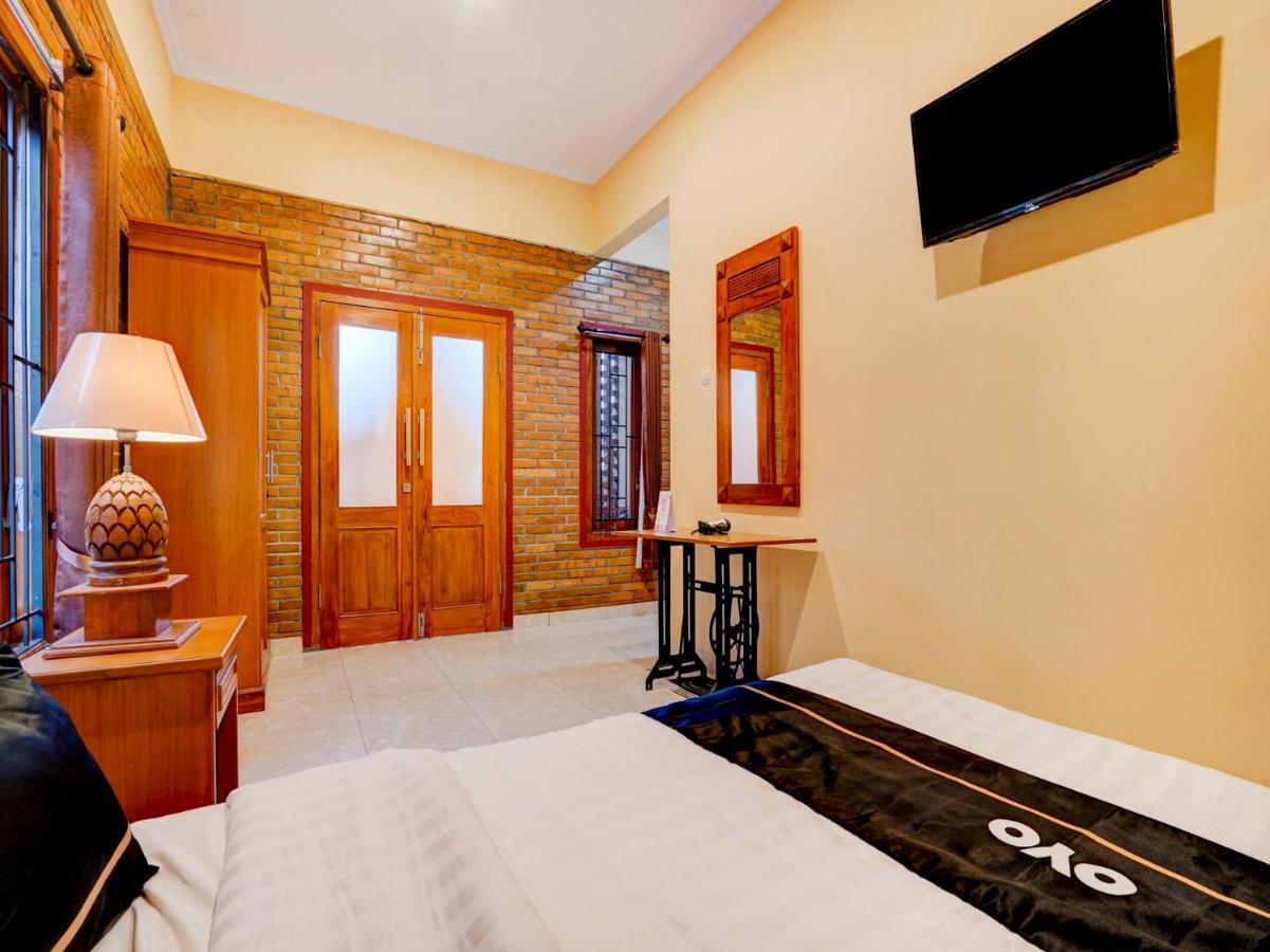 Super Oyo Collection O 90265 Cempoko Mulyo Homestay Syariah Tugu Екстериор снимка