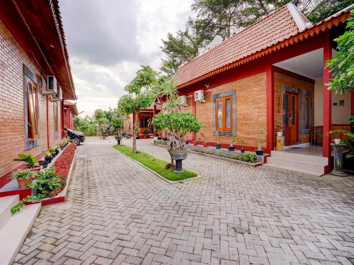 Super Oyo Collection O 90265 Cempoko Mulyo Homestay Syariah Tugu Екстериор снимка