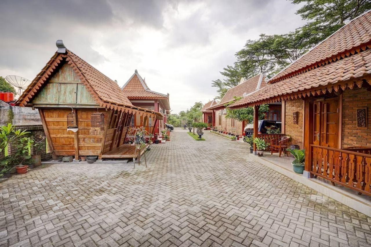 Super Oyo Collection O 90265 Cempoko Mulyo Homestay Syariah Tugu Екстериор снимка